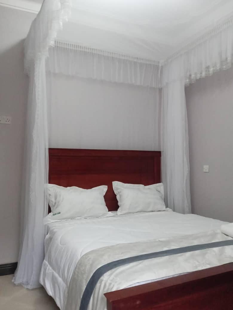 Onyx Motel And Suites Mbarara Экстерьер фото