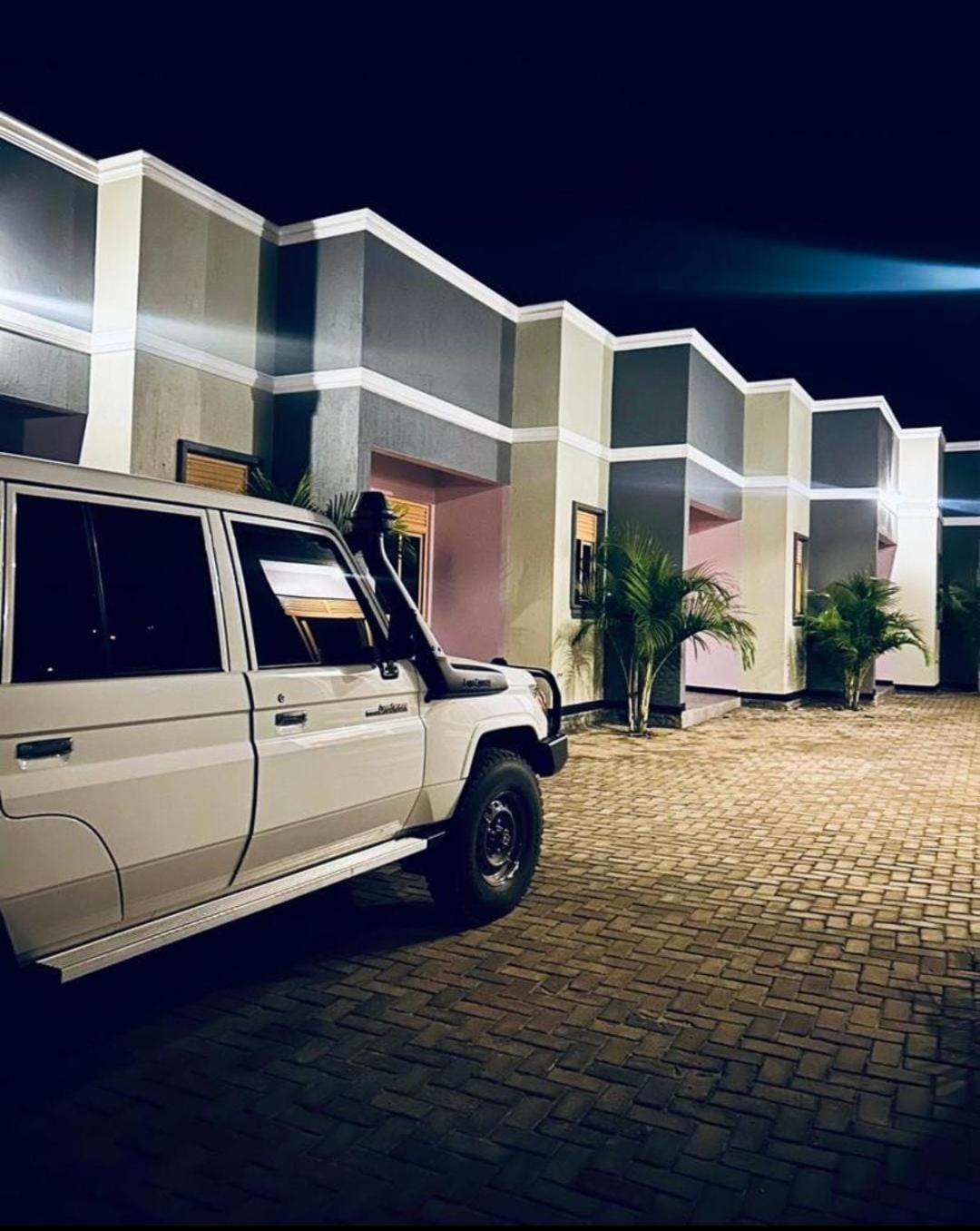 Onyx Motel And Suites Mbarara Экстерьер фото